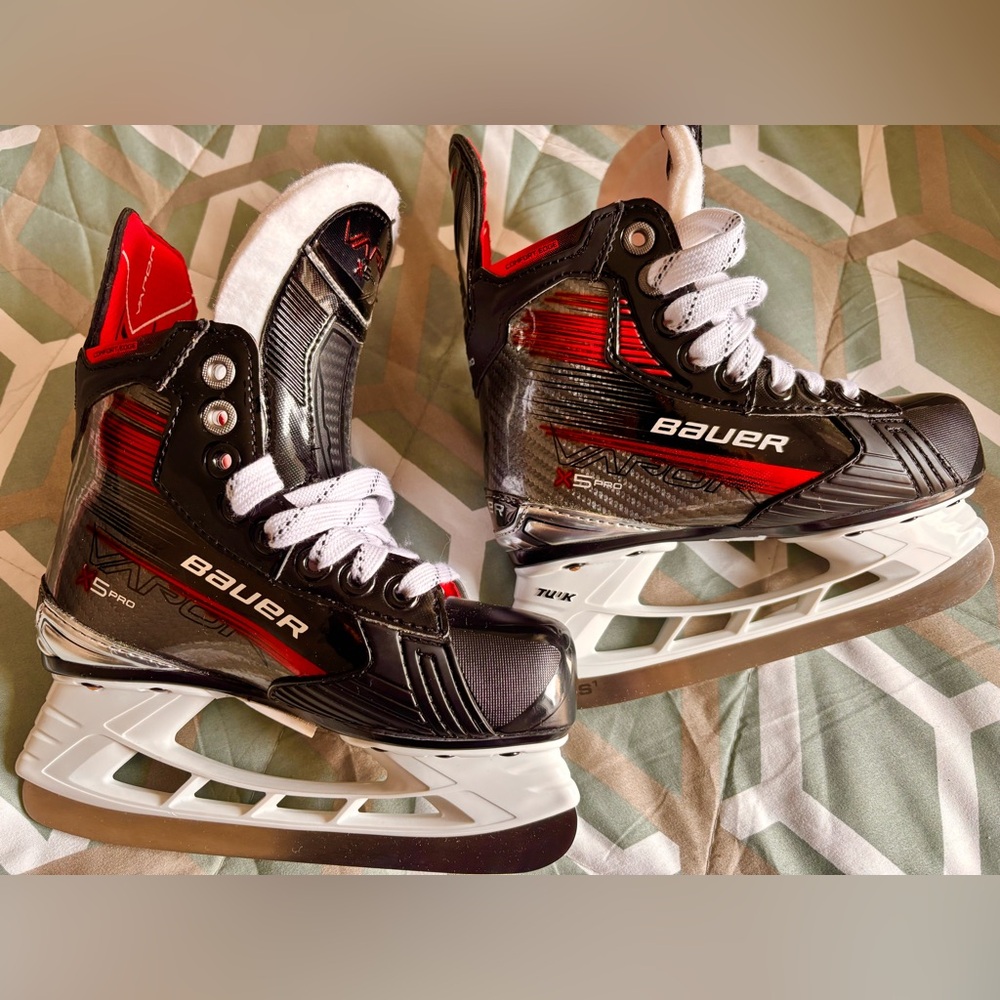 Bauer
BAUER VAPOR X5 PRO SKATE
YOUTH 12 D